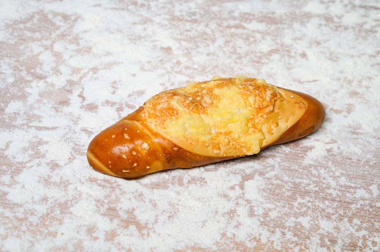 Käselaugenstangerl